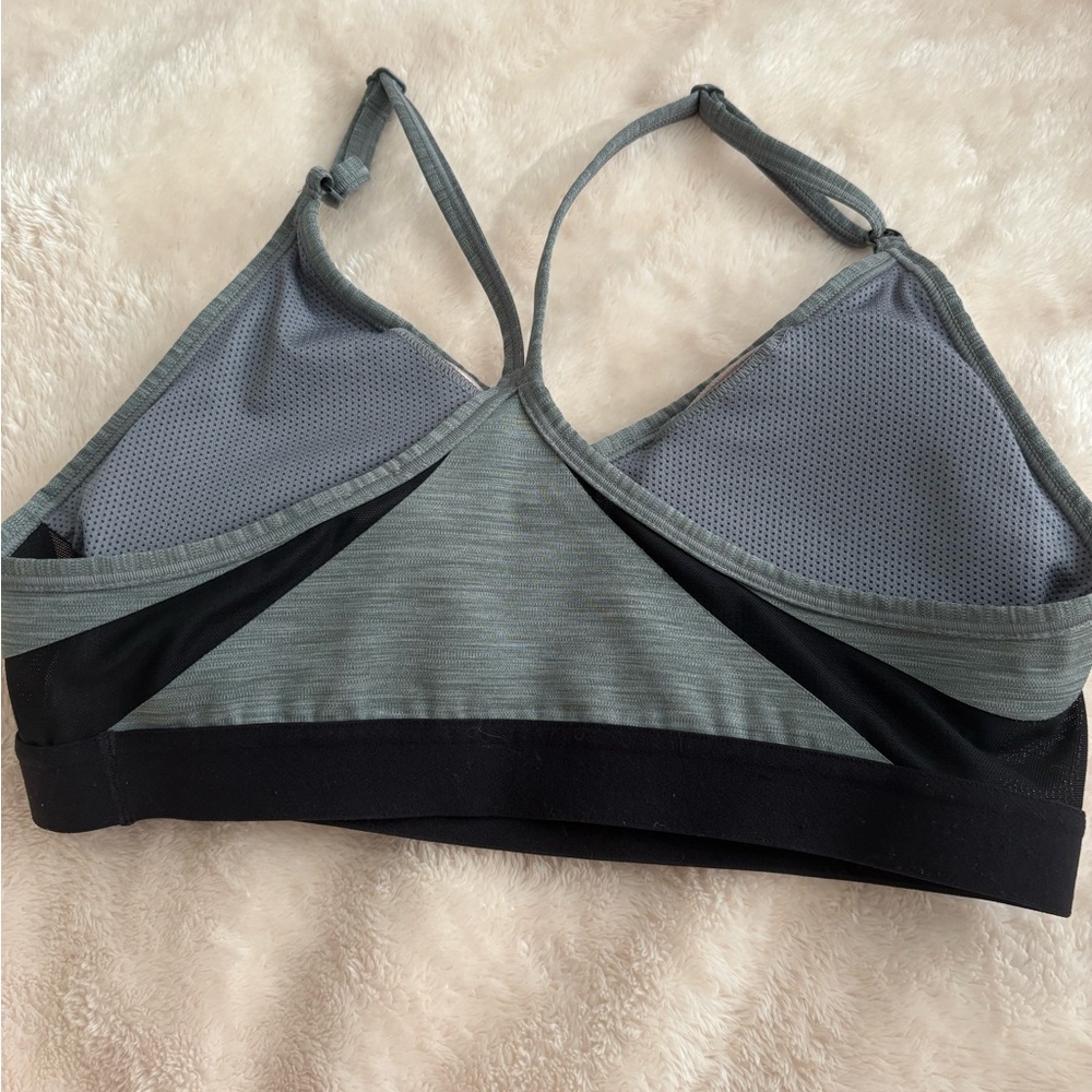 Nike Dri-FIT Bra - Picture 2 of 3